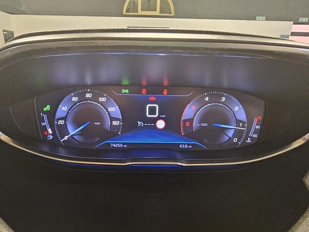 
								2019 Peugeot 3008 BlueHDi Allure full									