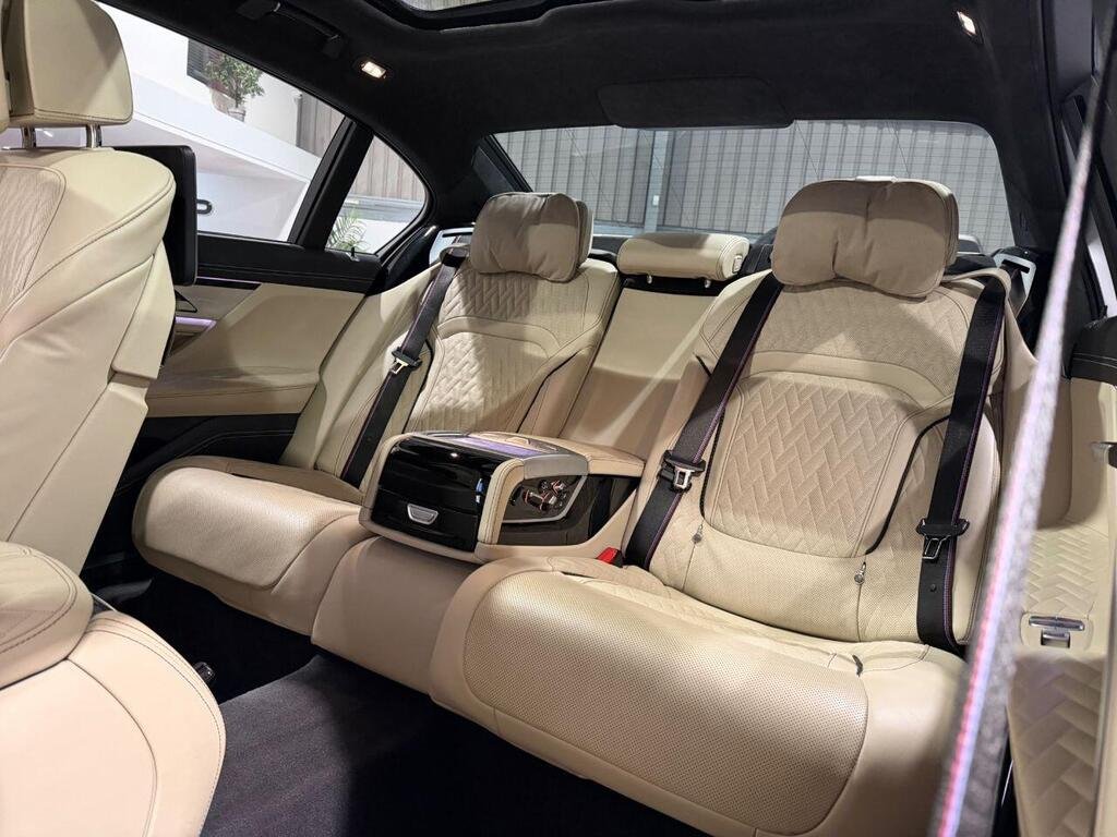 
								2020 BMW 7 Series M760L xDrive full									