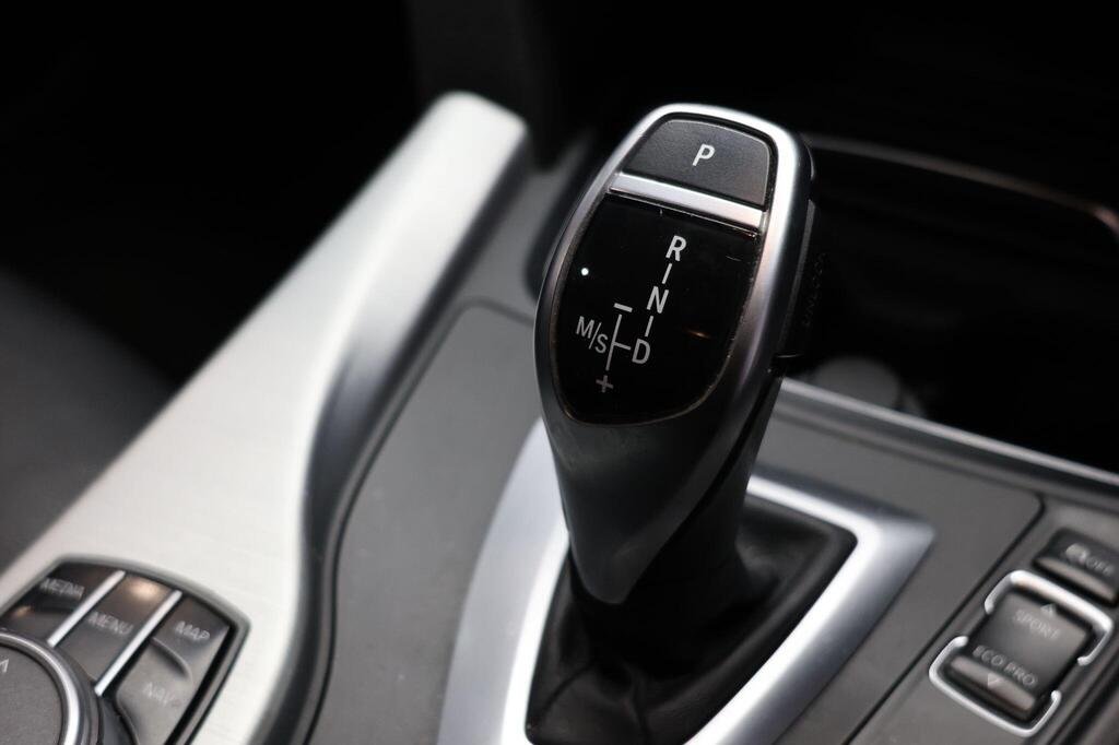 
								2019 BMW 3 Series 330i M Sport Touring full									