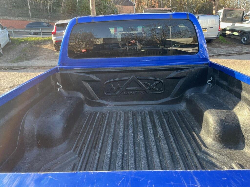 
								2020 Toyota Hilux Invincible X full									
