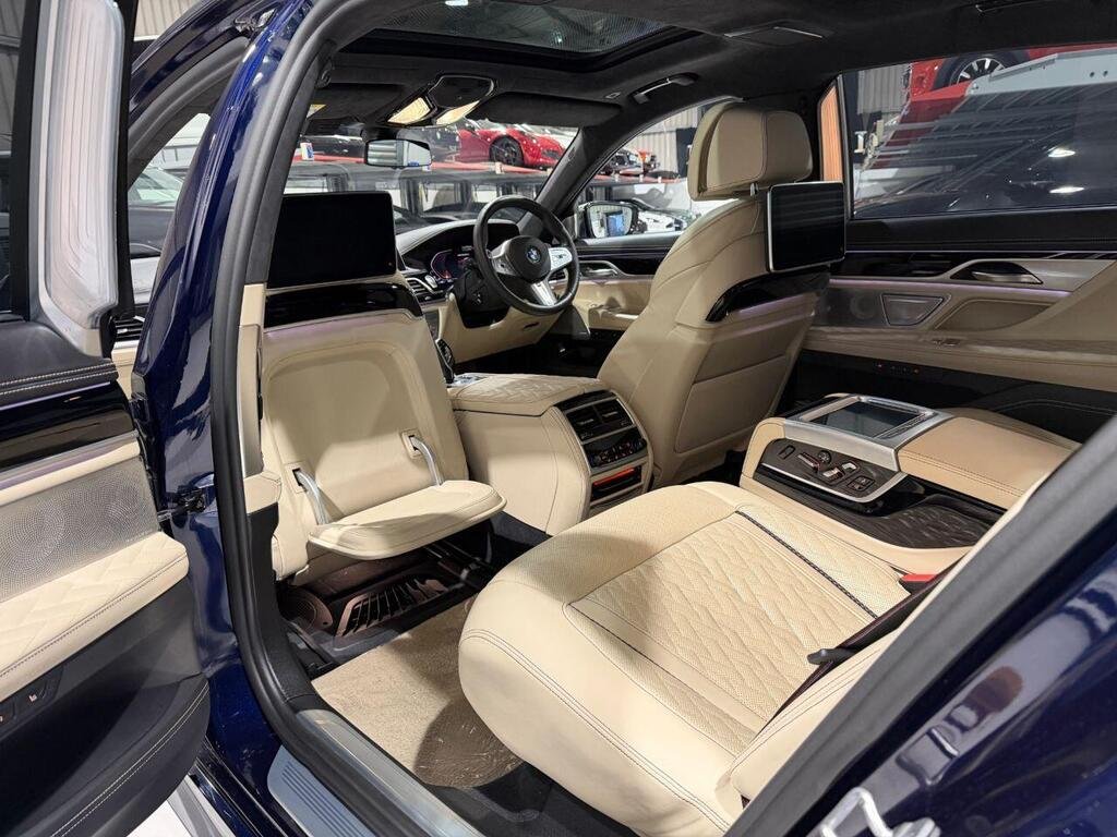 
								2020 BMW 7 Series M760L xDrive full									