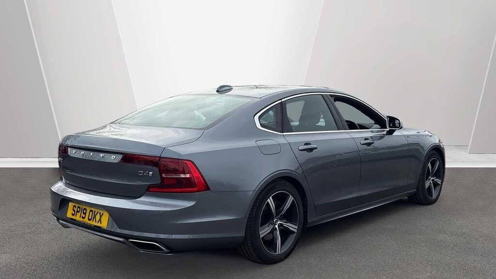 
								2020 Volvo S90 D4 R-Design full									