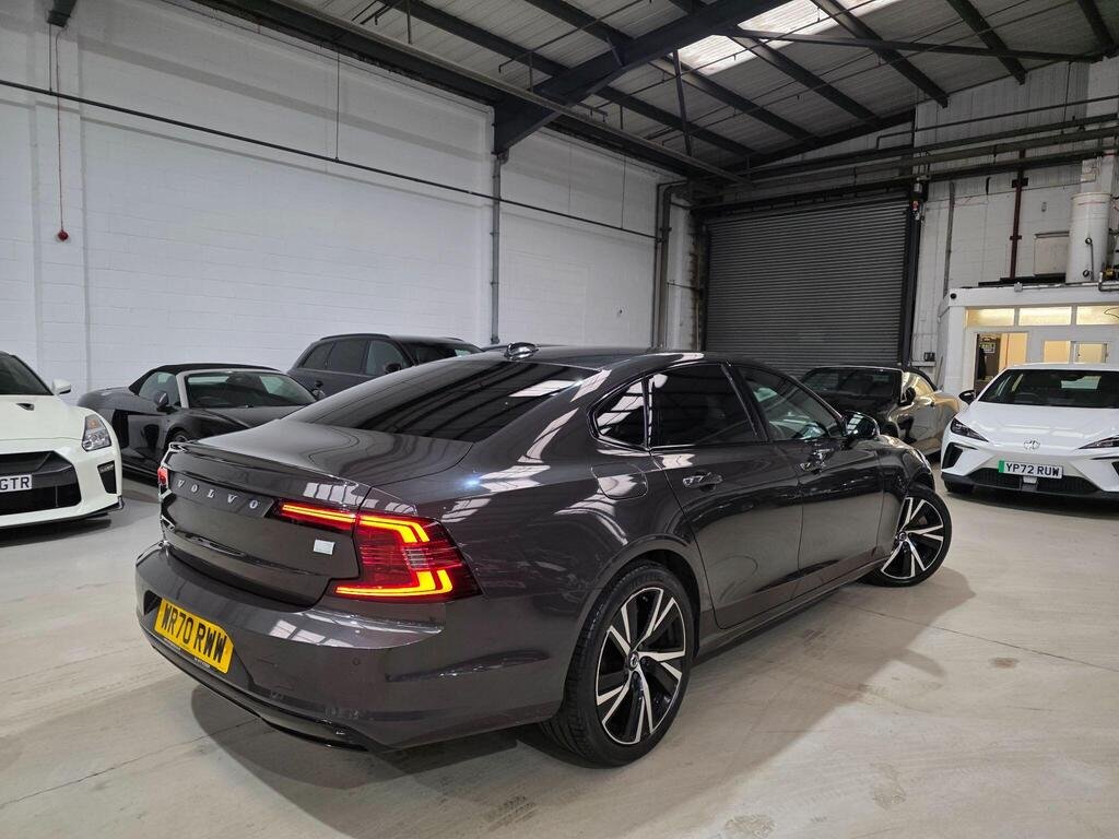 
								2020 Volvo S90 T8 Recharge R-Design full									