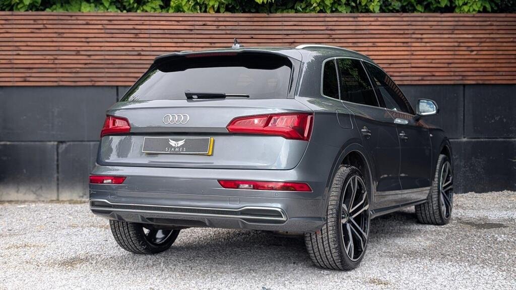 
								2020 Audi Q5 45 TFSI S Line full									