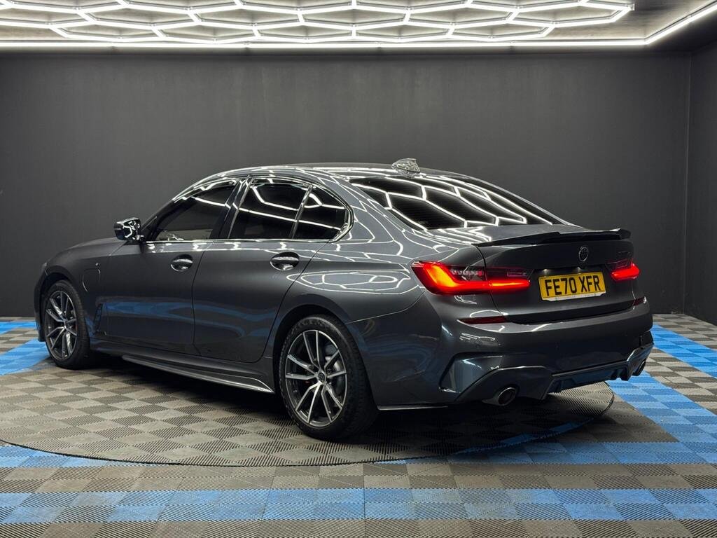 
								2020 BMW 3 Series 330e M Sport full									