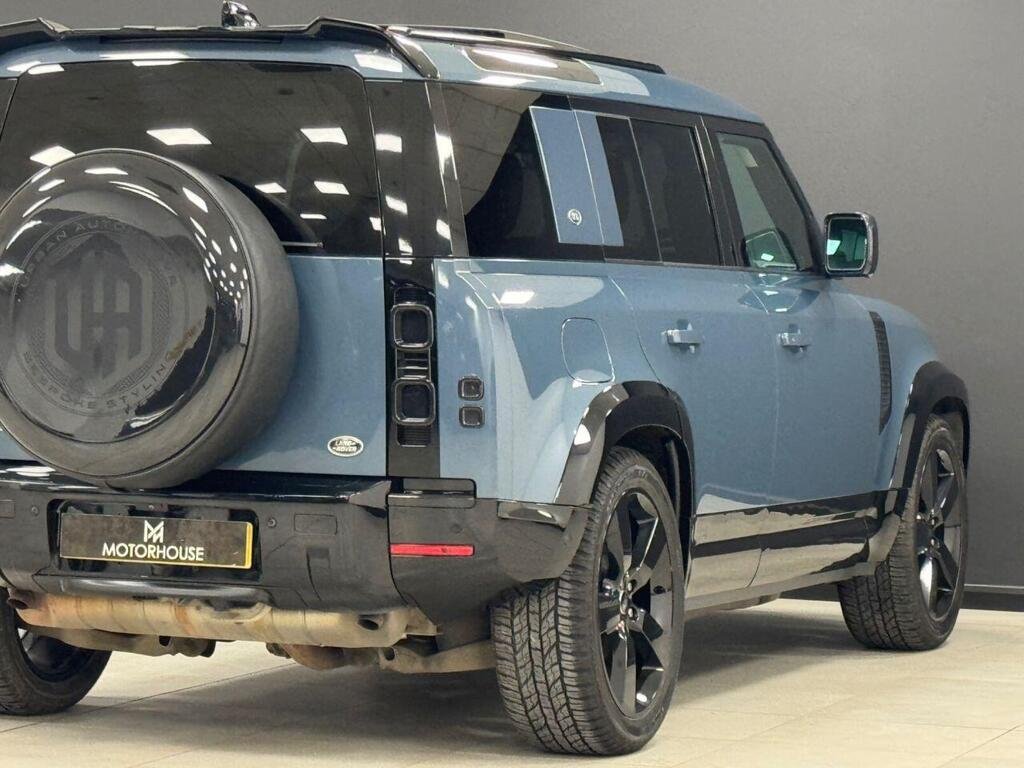 
								2020 Land Rover Defender 110 Si4 SE full									