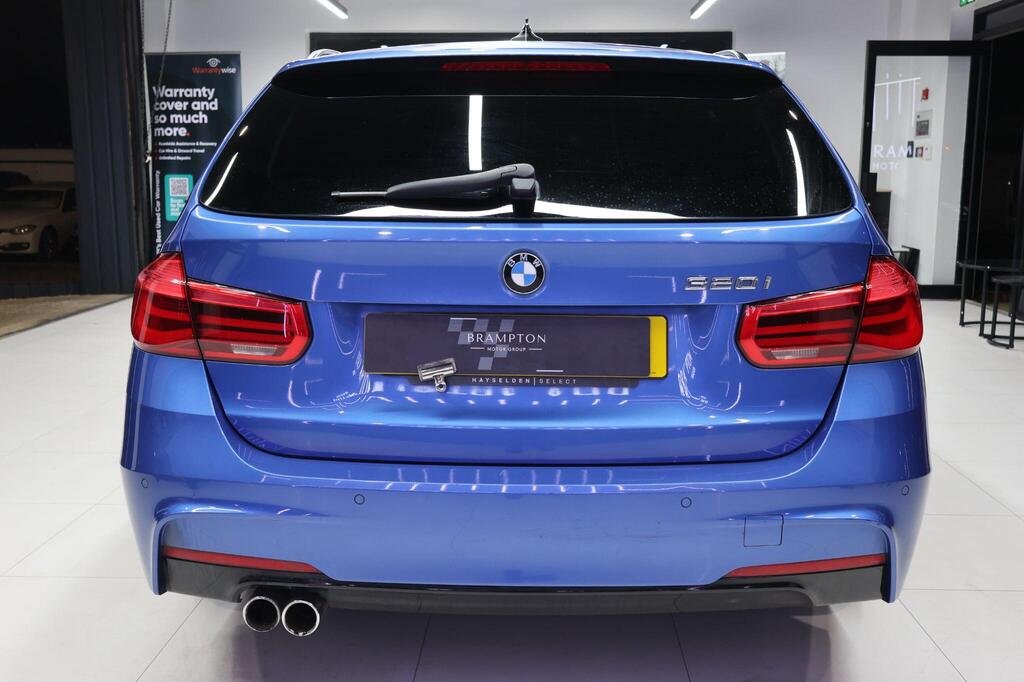 
								2019 BMW 3 Series 330i M Sport Touring full									