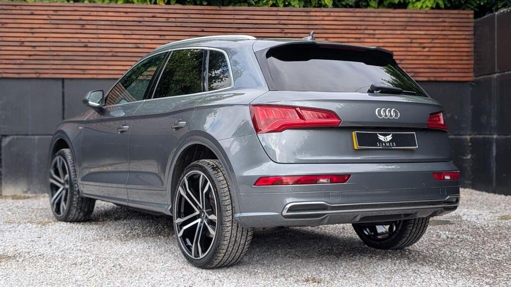 
								2020 Audi Q5 45 TFSI S Line full									