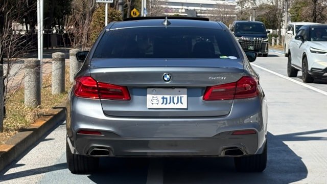 
								BMW 5 Series 523i M Sport full									