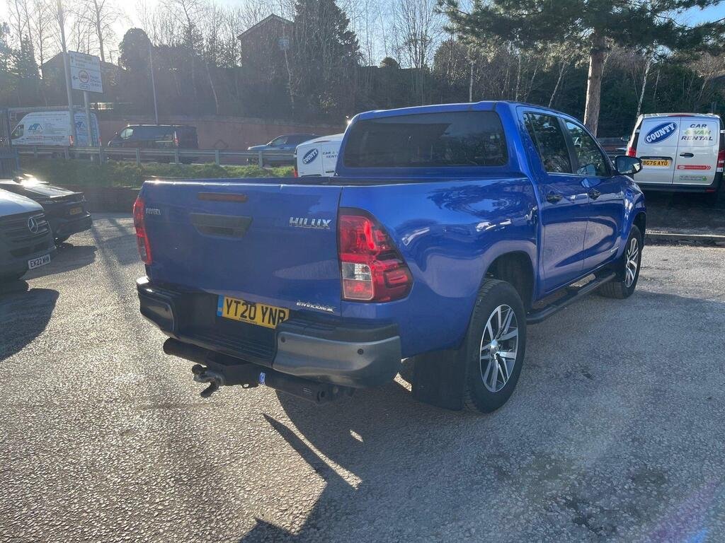 
								2020 Toyota Hilux Invincible X full									