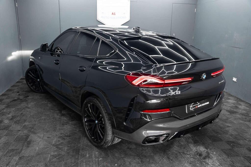 
								2020 BMW X6 30d xDrive M Sport full									