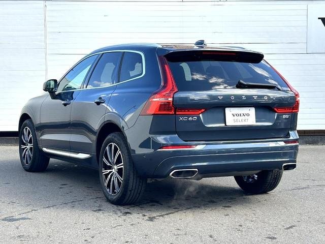 
								2021 Volvo XC60 B5 AWD Inscription full									