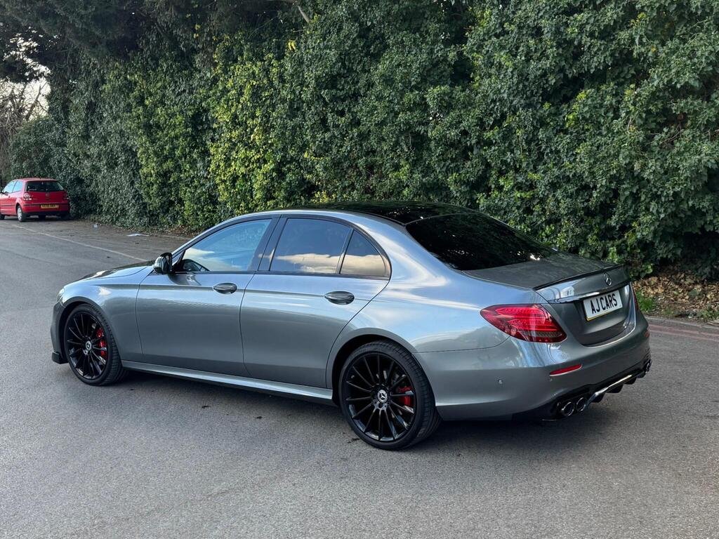 
								2020 Mercedes-Benz E300d AMG Line Night Edition full									