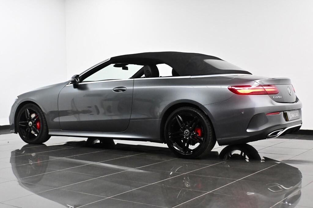 
								2019 Mercedes -Benz E220d AMG Line Cabriolet full									