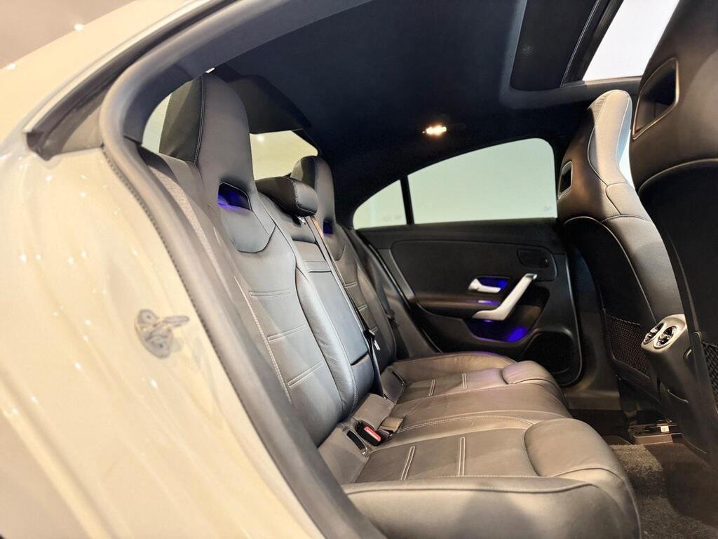 
								2019 Mercedes-Benz CLA200 AMG Line full									