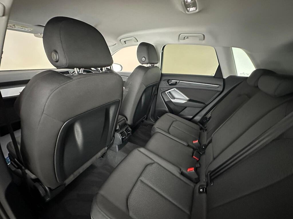 
								2020 Audi Q3 35 TDI Sport full									