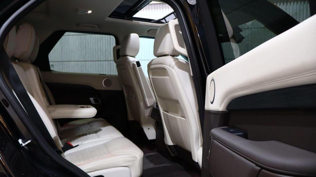 
								2020 Land Rover Discovery SD4 HSE full									