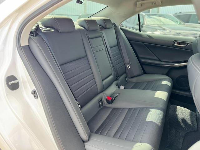 
								2019 Lexus IS350 full									