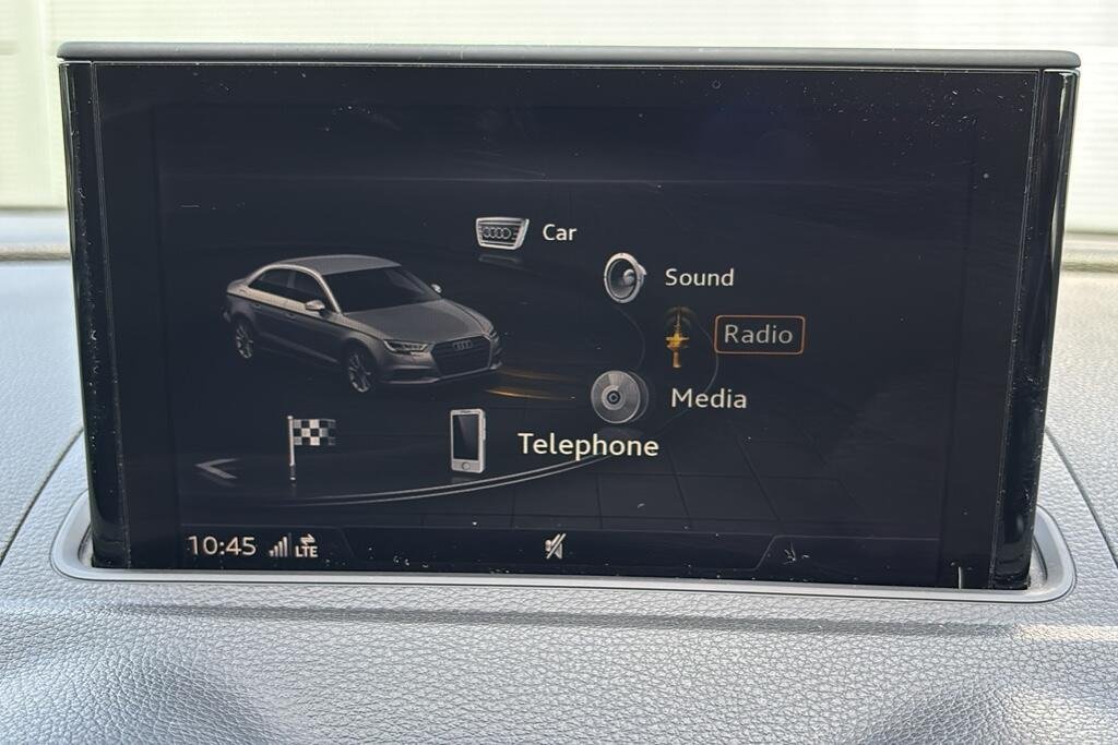 
								2019 Audi A3 35 TFSI Black Edition full									