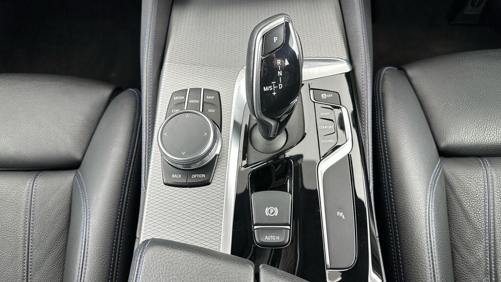 
								2020 BMW 5 Series 530i M Sport full									