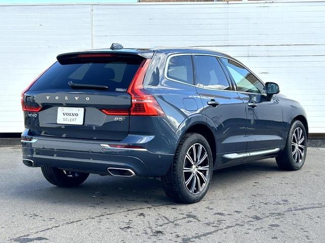 
								2021 Volvo XC60 B5 AWD Inscription full									