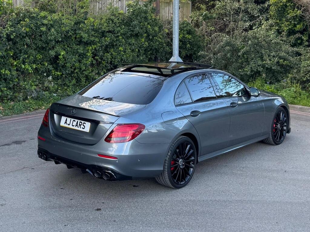 
								2020 Mercedes-Benz E300d AMG Line Night Edition full									