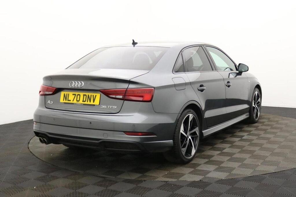 
								2020 Audi A3 Sedan 35 TFSI Black Edition full									