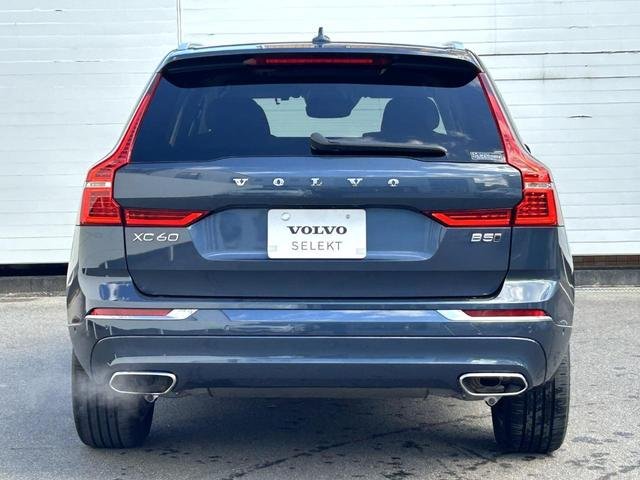 
								2021 Volvo XC60 B5 AWD Inscription full									