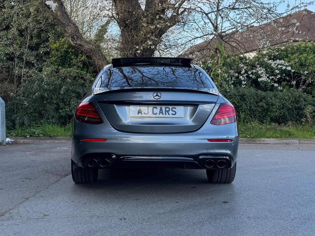 
								2020 Mercedes-Benz E300d AMG Line Night Edition full									
