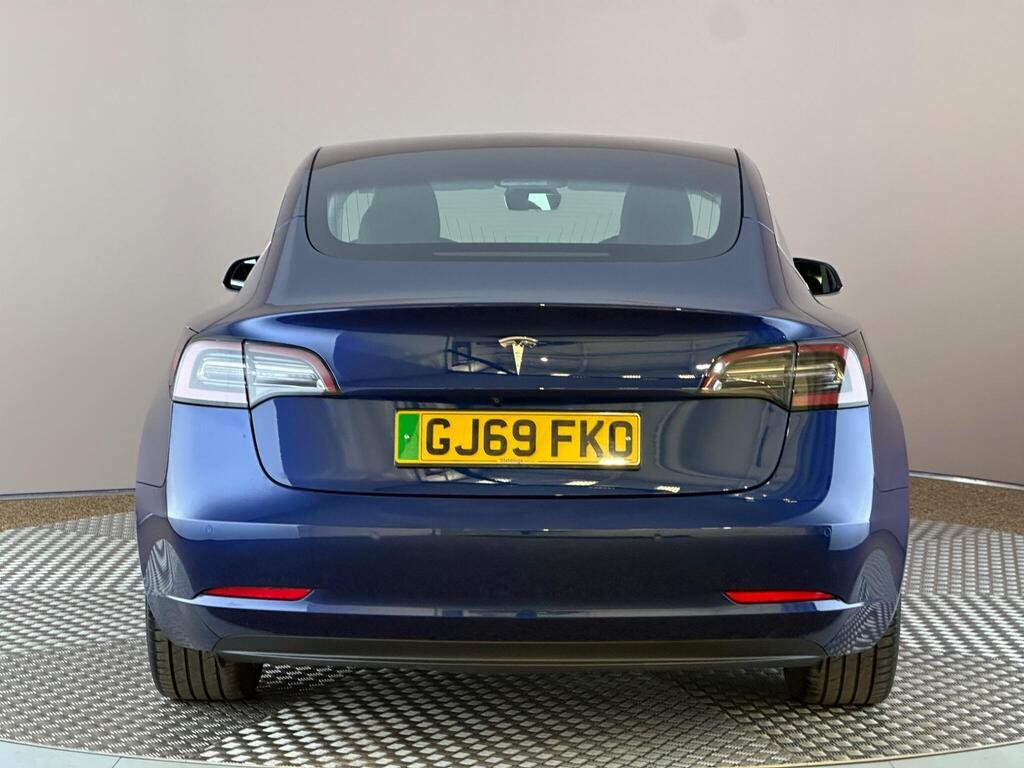 
								2019 Tesla Model 3 Standard Range full									