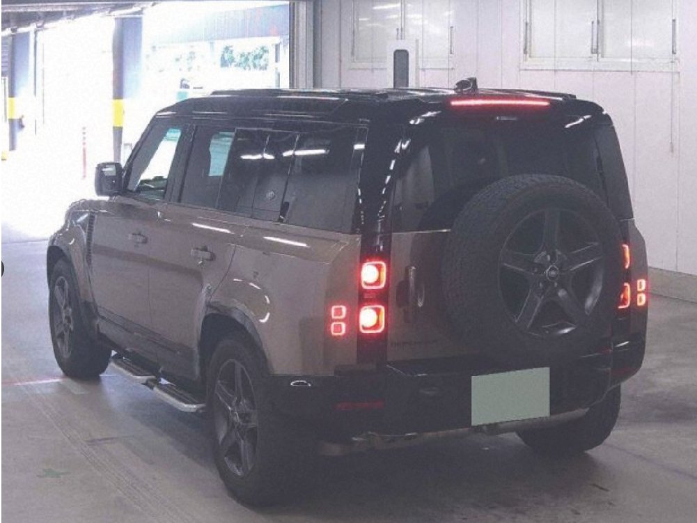 
								2022 Land Rover Defender 110 D300 X Dynamic SE full									