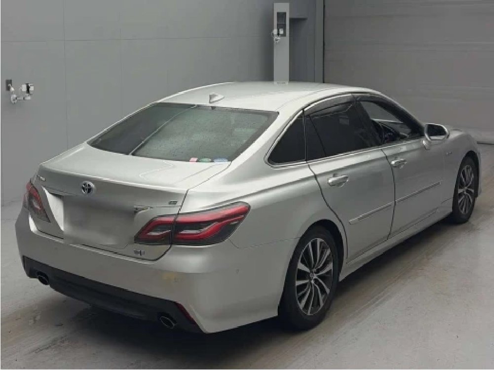 
								2019 Toyota Crown Hybrid G full									