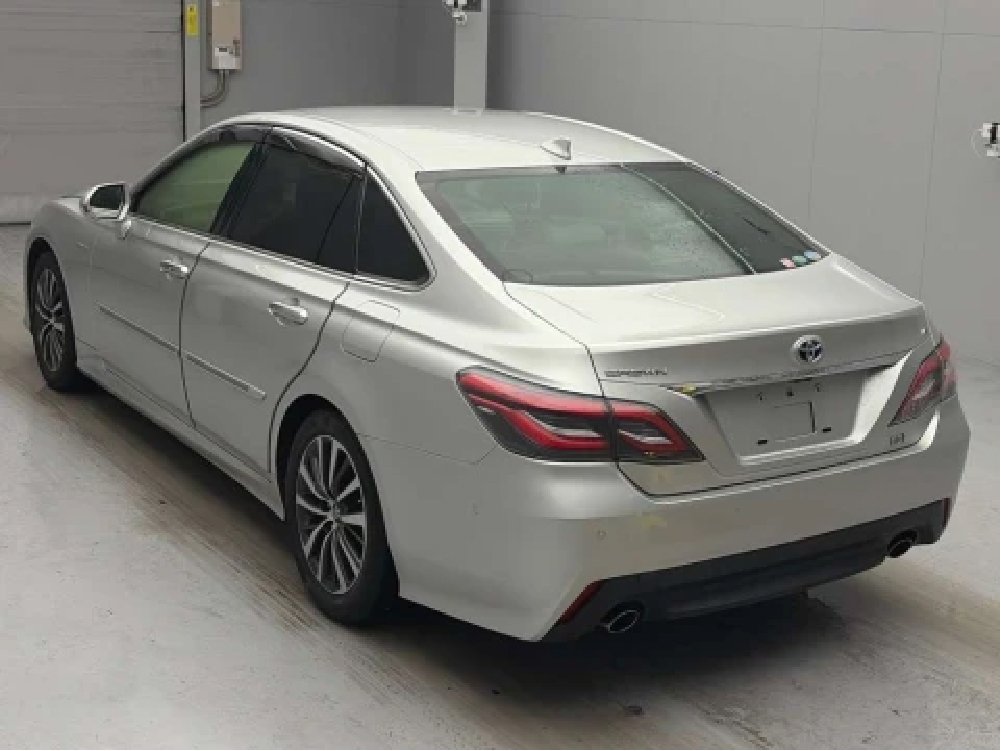 
								2019 Toyota Crown Hybrid G full									
