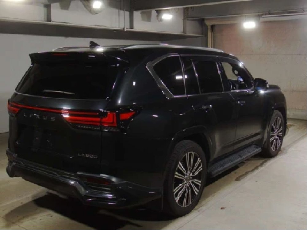 
								2022 Lexus LX600 full									
