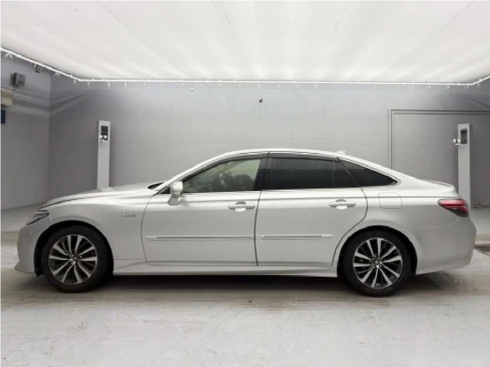 
								2019 Toyota Crown Hybrid G full									
