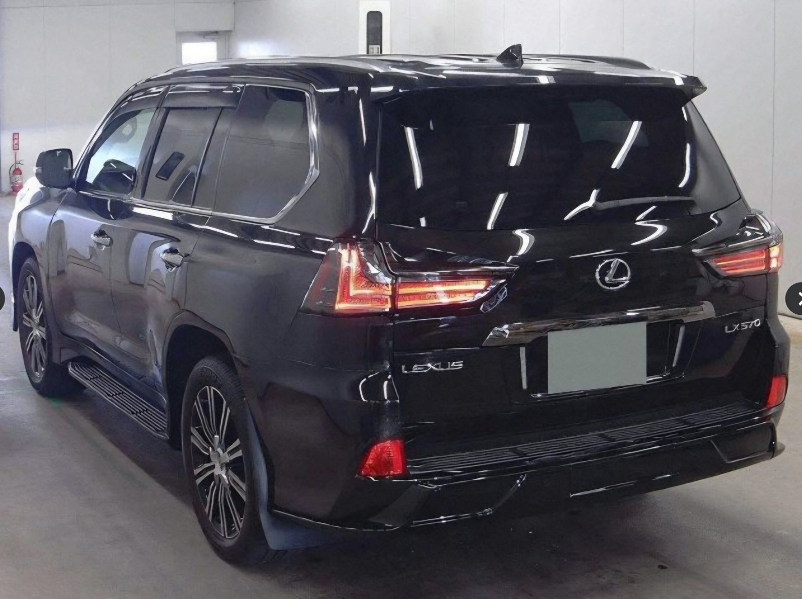 
								2020 Lexus LX570 Black Sequence full									