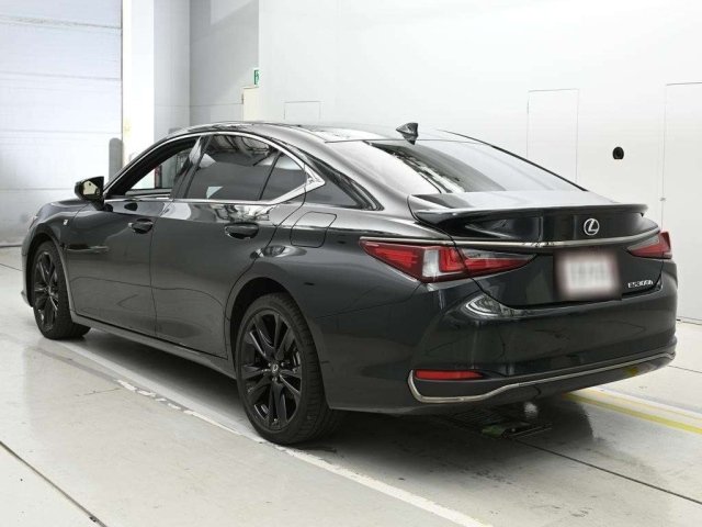 
								2023 Lexus ES300h F Sport full									