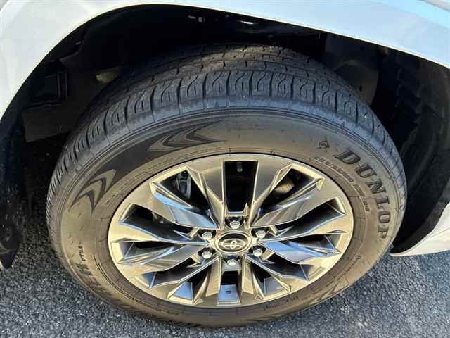 
								2023 Toyota Land Cruiser 300 ZX full									