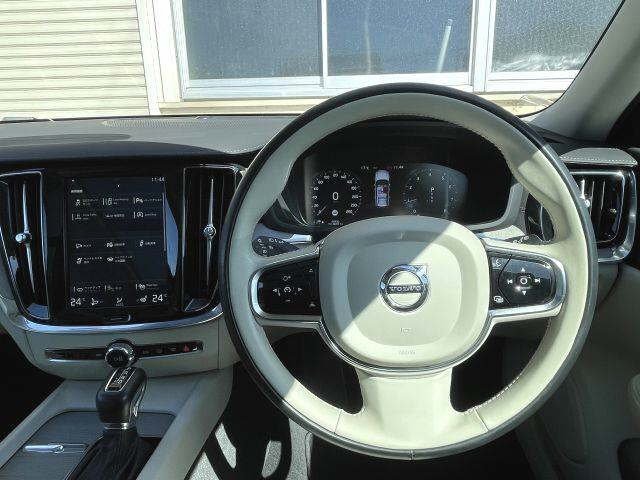 
								2020 Volvo V60 T5 Inscription full									