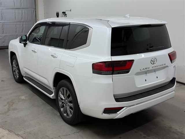 
								2023 Toyota Land Cruiser 300 ZX full									