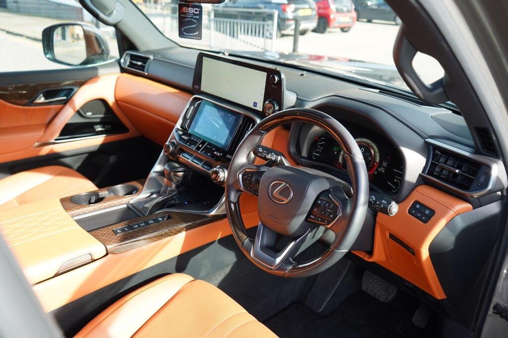 
								2022 Lexus LX600 Ultra Luxury full									