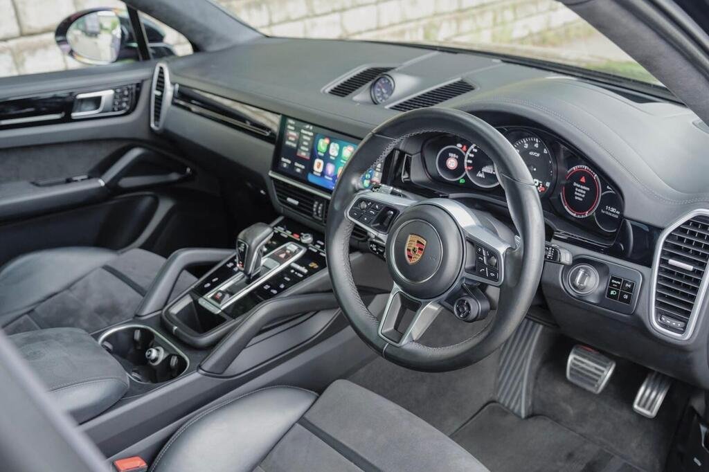 2020 Porche Cayenne GTS Coupe Sport Chrono Package