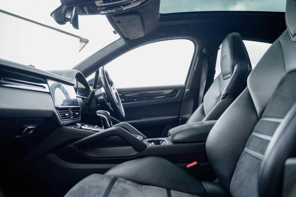 2020 Porche Cayenne GTS Coupe Sport Chrono Package