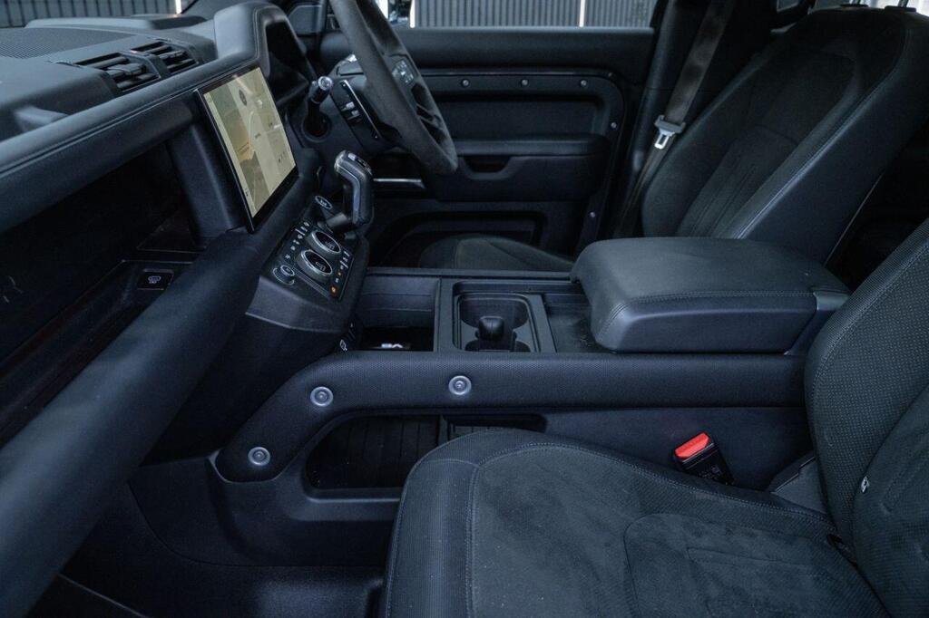 
								2021 Land Rover Defender 110 P525 full									