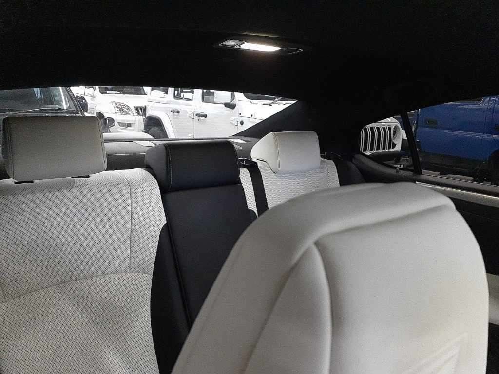 
								2023 Lexus ES300h F Sport full									