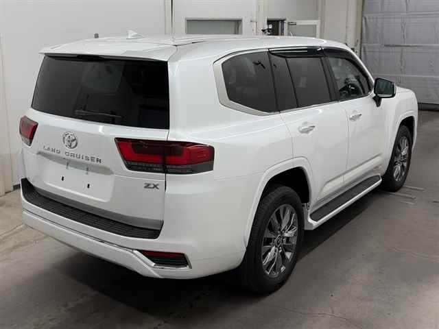 
								2023 Toyota Land Cruiser 300 ZX full									