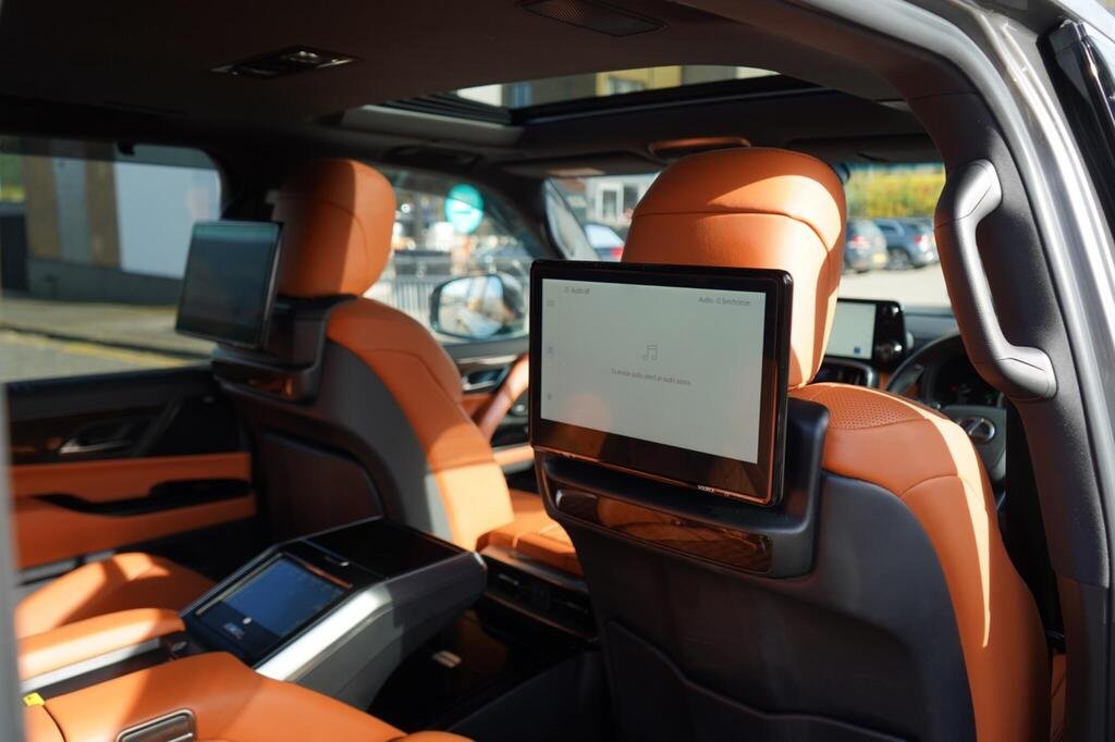 
								2022 Lexus LX600 Ultra Luxury full									