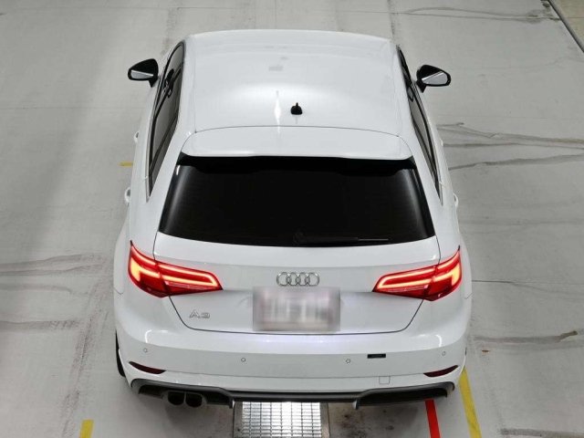 
								2019 Audi A3 Sportback 30 TFSI S Line full									