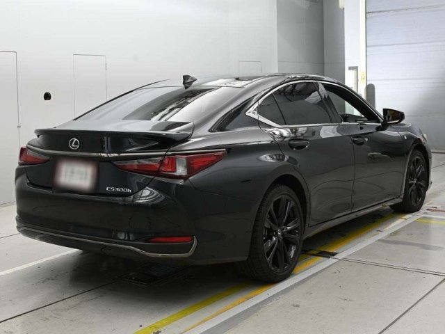 
								2023 Lexus ES300h F Sport full									