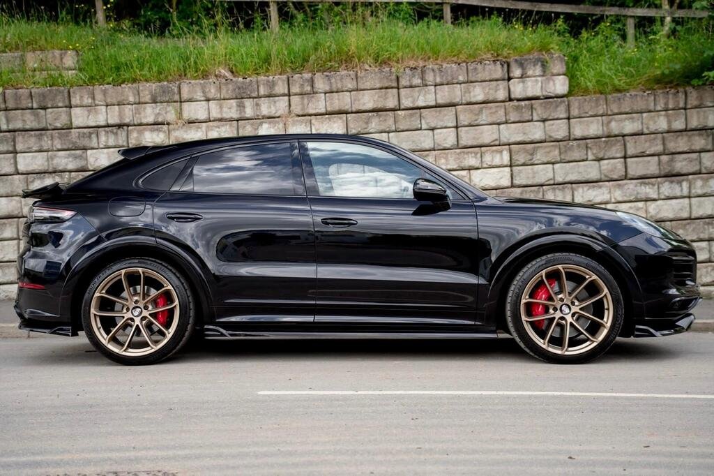 
								2020 Porche Cayenne GTS Coupe Sport Chrono Package full									